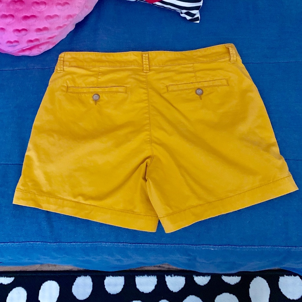 GAP Khaki 5in Short - Picture 3 of 7
